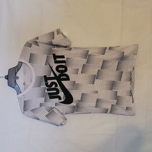 NIKE tshirt size S black  white